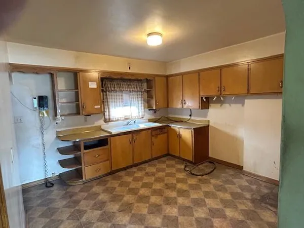 $259,900 | 2221 Mayflower Avenue, Sheboygan, WI 53083