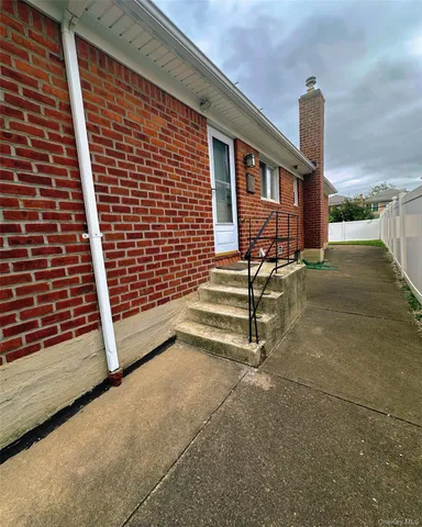 a view of an outdoor space