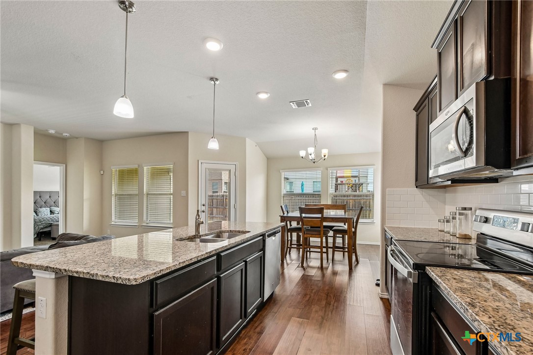 204 Bainbridge Road Temple, TX 76502 - Photo 21 of 43 Kitchen