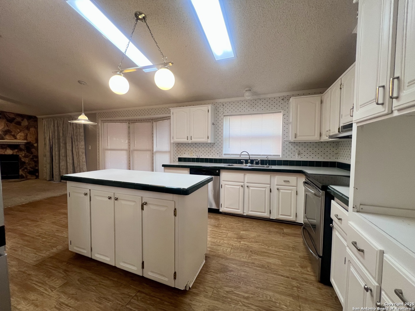 445 S Trail Pleasanton, TX 78064 - Photo 19 of 47