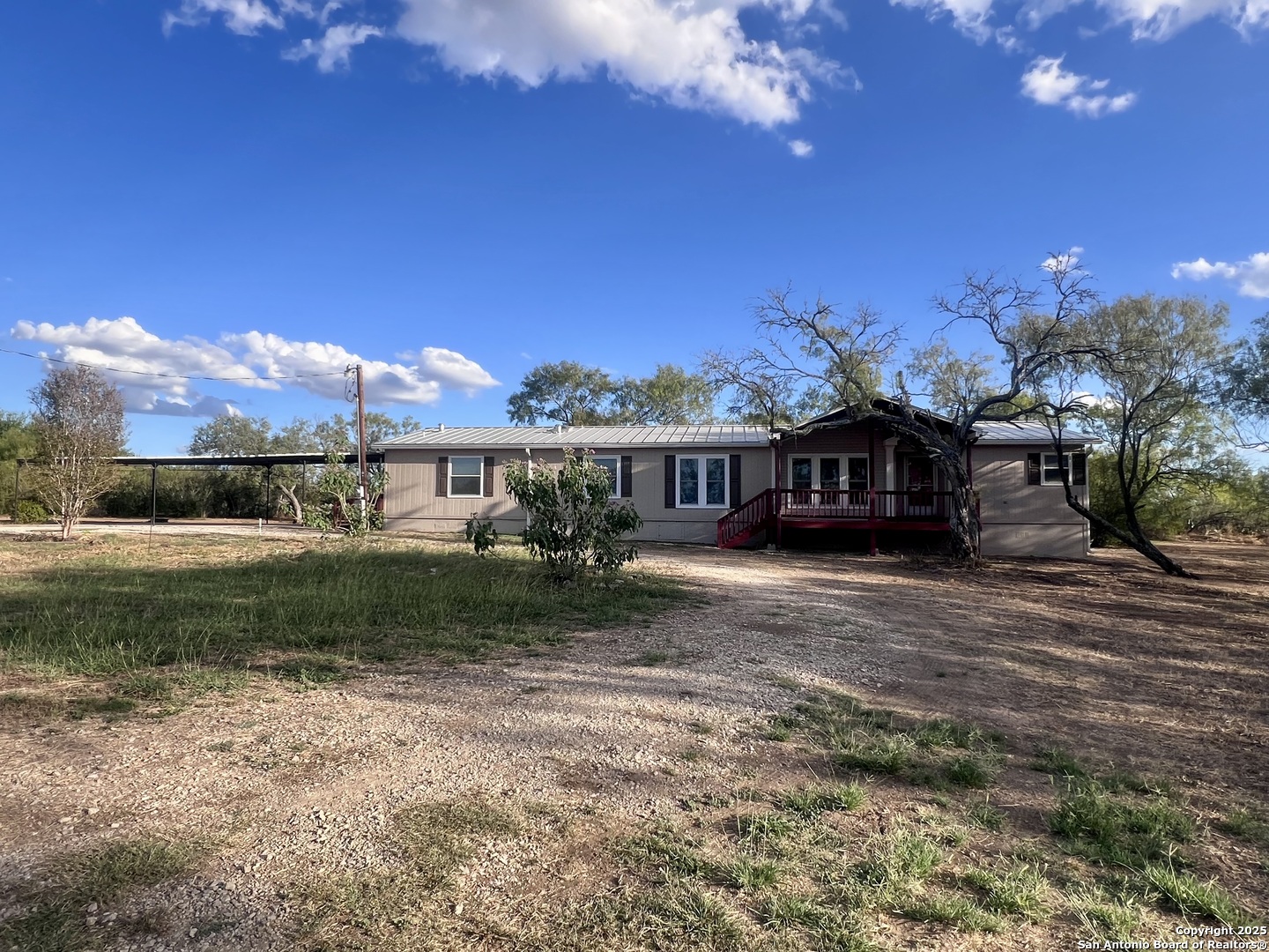 445 S Trail Pleasanton, TX 78064 - Photo 2 of 47