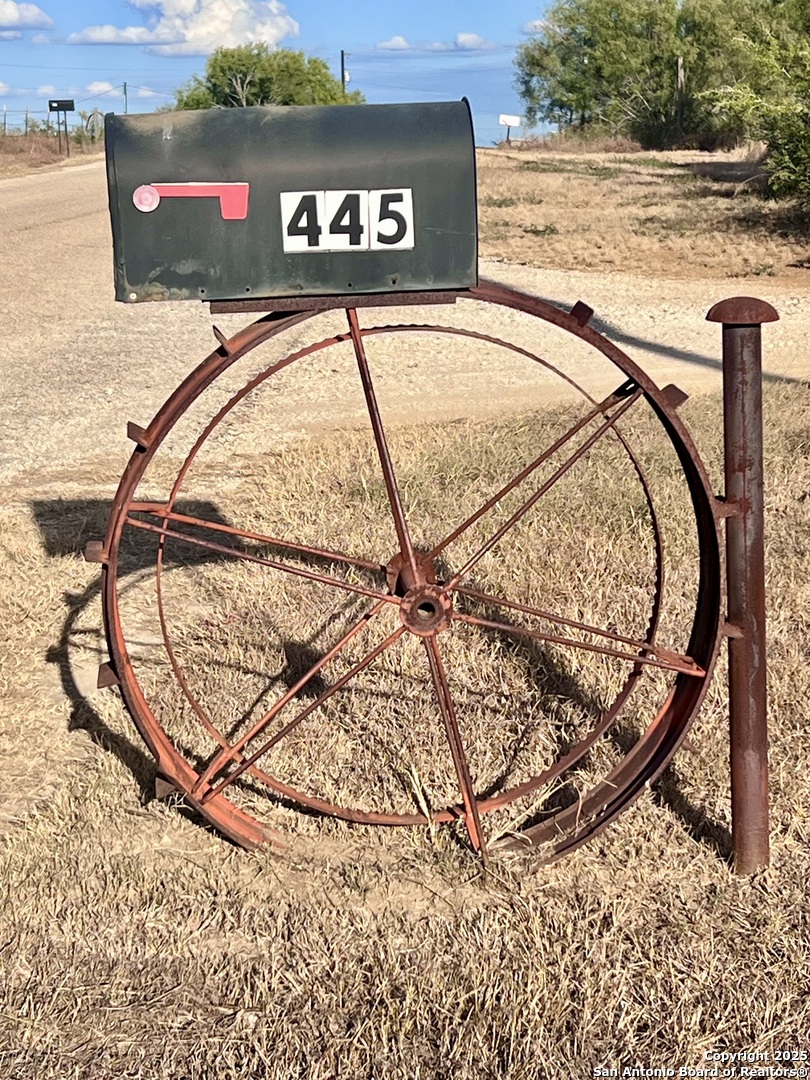445 S Trail Pleasanton, TX 78064 - Photo 9 of 47