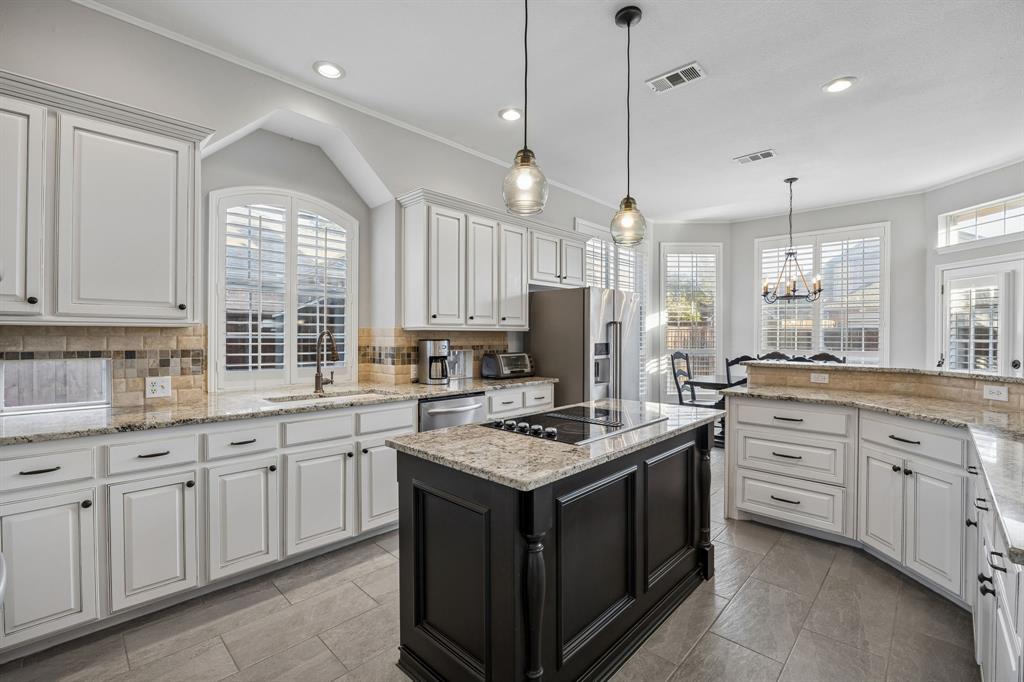 4540 Meadow Ridge Drive Plano, TX 75093 - Photo 9 of 40