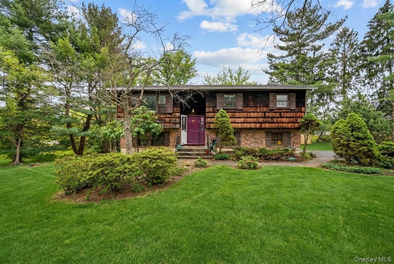 6 Kakiat Lane Spring Valley, NY 10977 - Photo 2 of 25 a view of back yard of the house