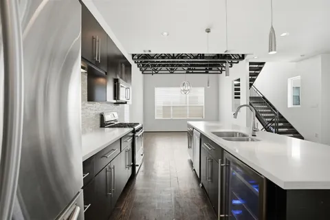 $3,000 | 4704 Crawford Street, Houston, TX 77004