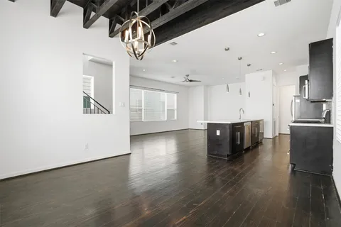 $3,000 | 4704 Crawford Street, Houston, TX 77004