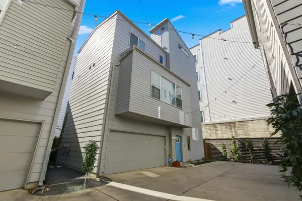 $3,000 | 4704 Crawford Street, Houston, TX 77004