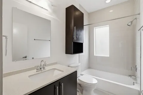 $3,000 | 4704 Crawford Street, Houston, TX 77004