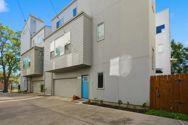 $3,000 | 4704 Crawford Street, Houston, TX 77004