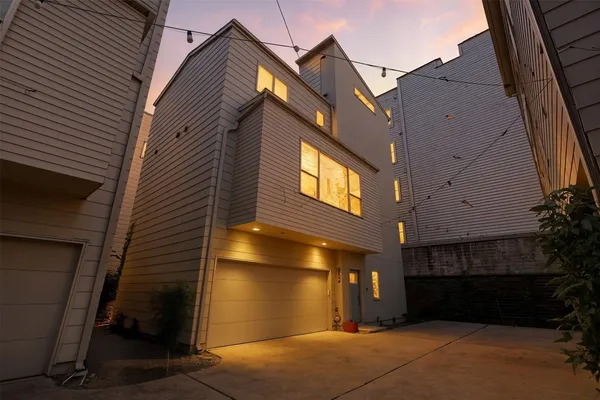 $3,000 | 4704 Crawford Street, Houston, TX 77004