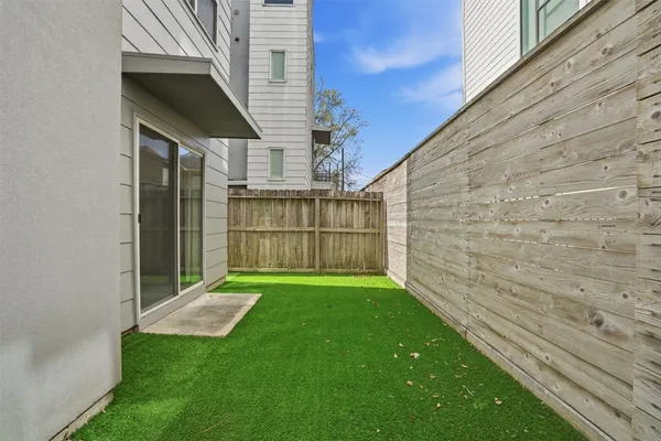 $3,000 | 4704 Crawford Street, Houston, TX 77004