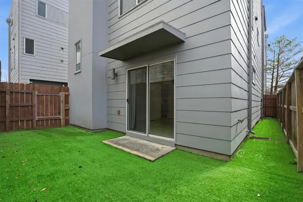 $3,000 | 4704 Crawford Street, Houston, TX 77004