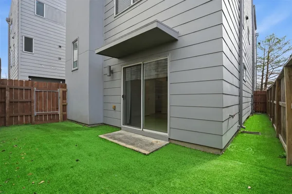 $3,000 | 4704 Crawford Street, Houston, TX 77004