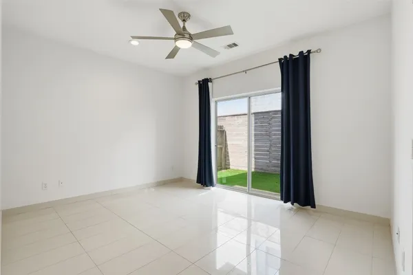 $3,000 | 4704 Crawford Street, Houston, TX 77004