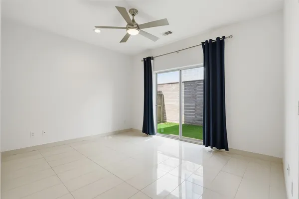 $3,000 | 4704 Crawford Street, Houston, TX 77004