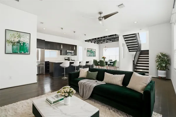 $3,000 | 4704 Crawford Street, Houston, TX 77004