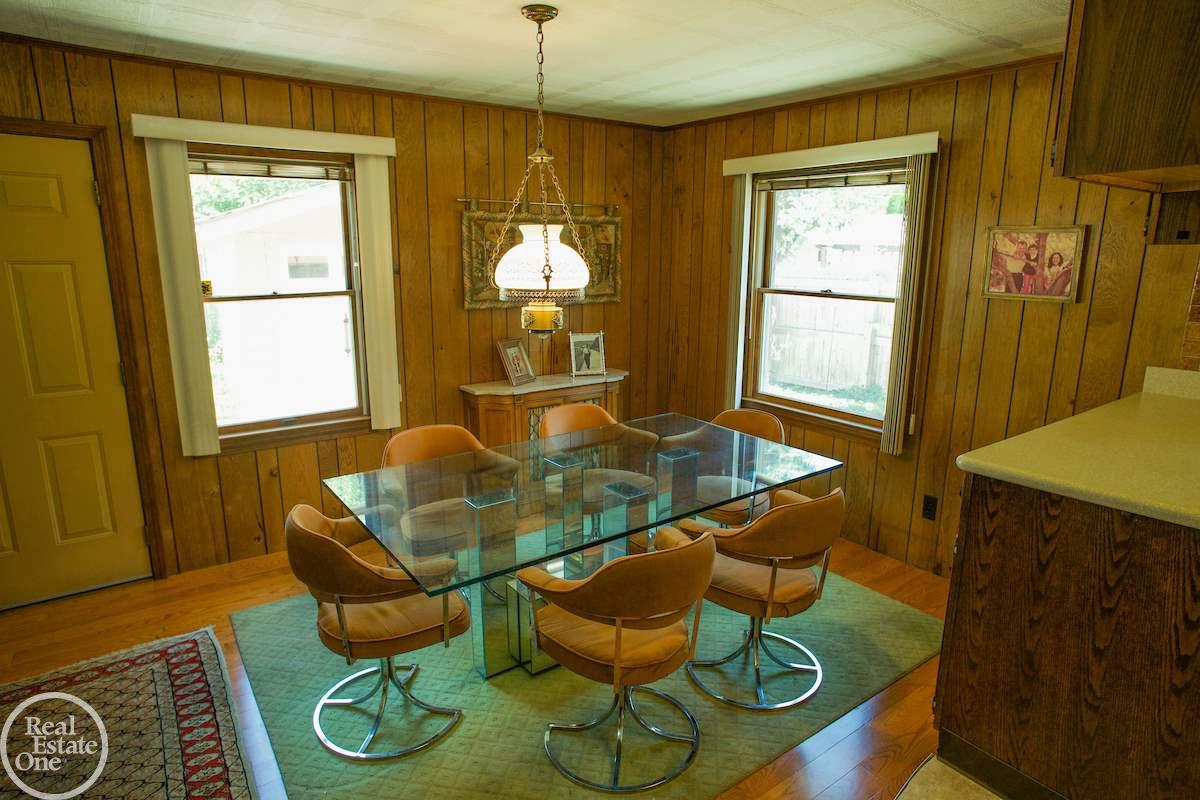 316 Kerby Road Grosse Pointe, MI 48236 - Photo 9 of 23 50020994-8.JPG