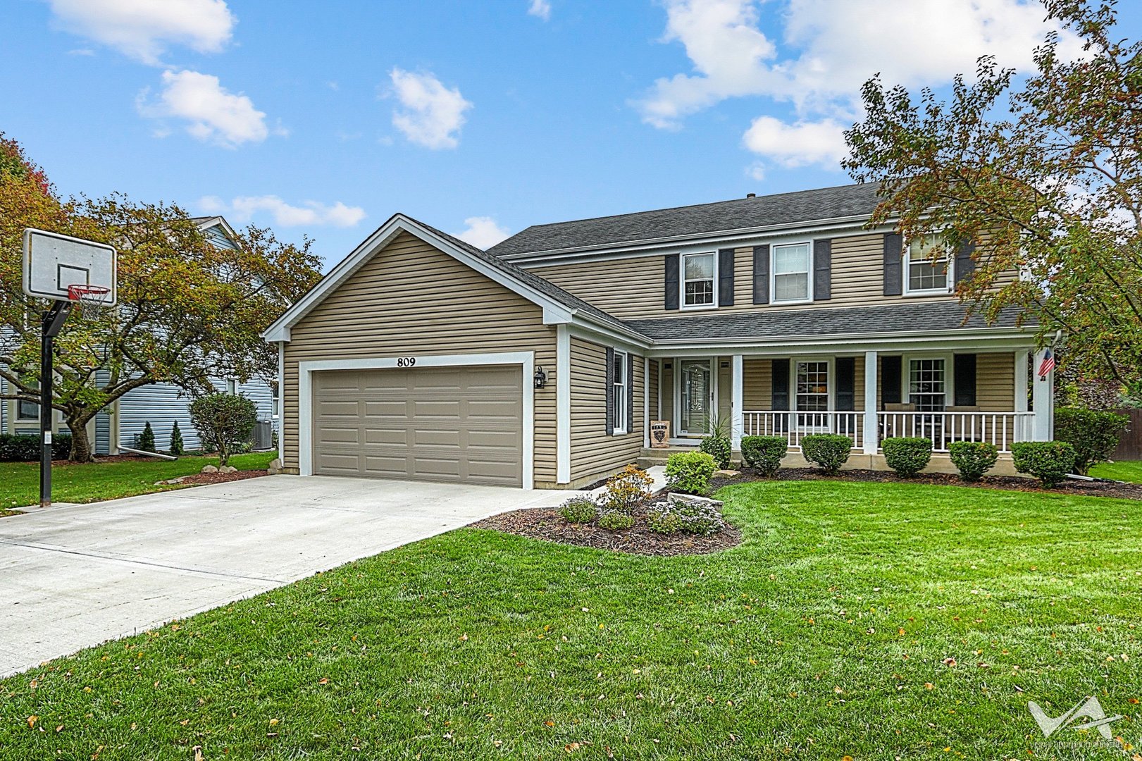 809 Arrowhead Lane St. Charles, IL 60174 - Photo 1 of 38 a front view of house with yard and green space