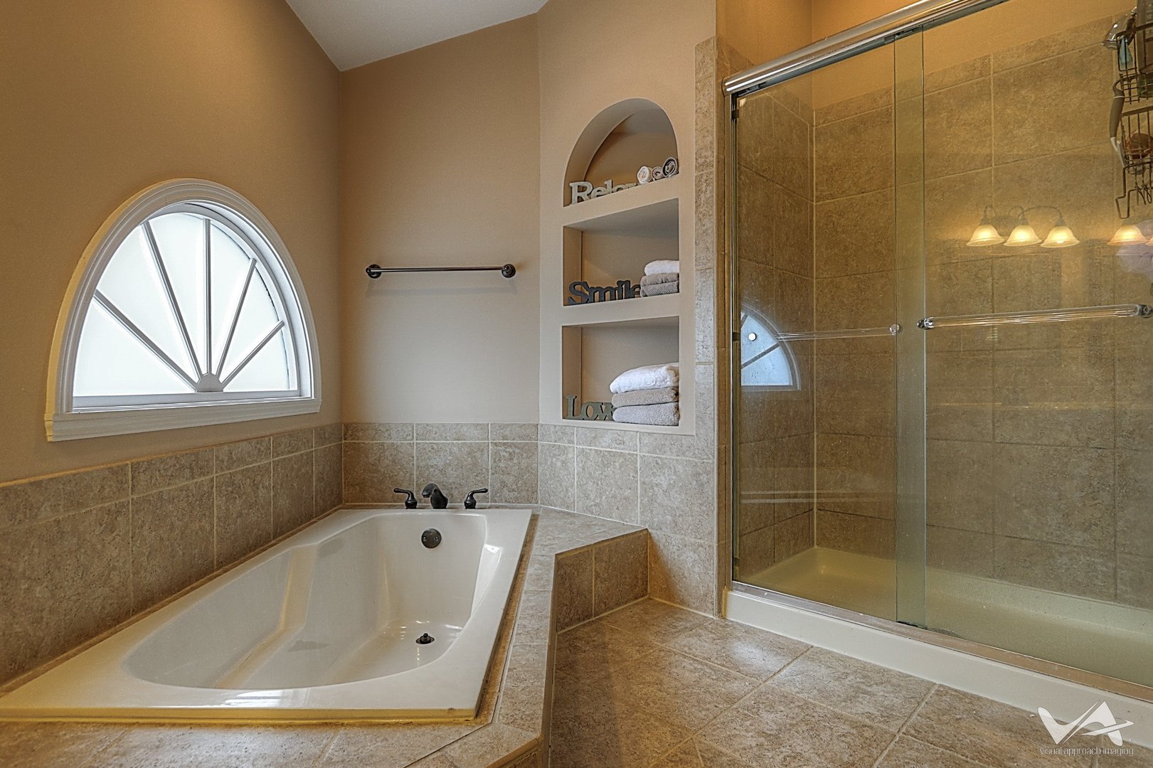 809 Arrowhead Lane St. Charles, IL 60174 - Photo 21 of 38 a bathroom with a tub and shower