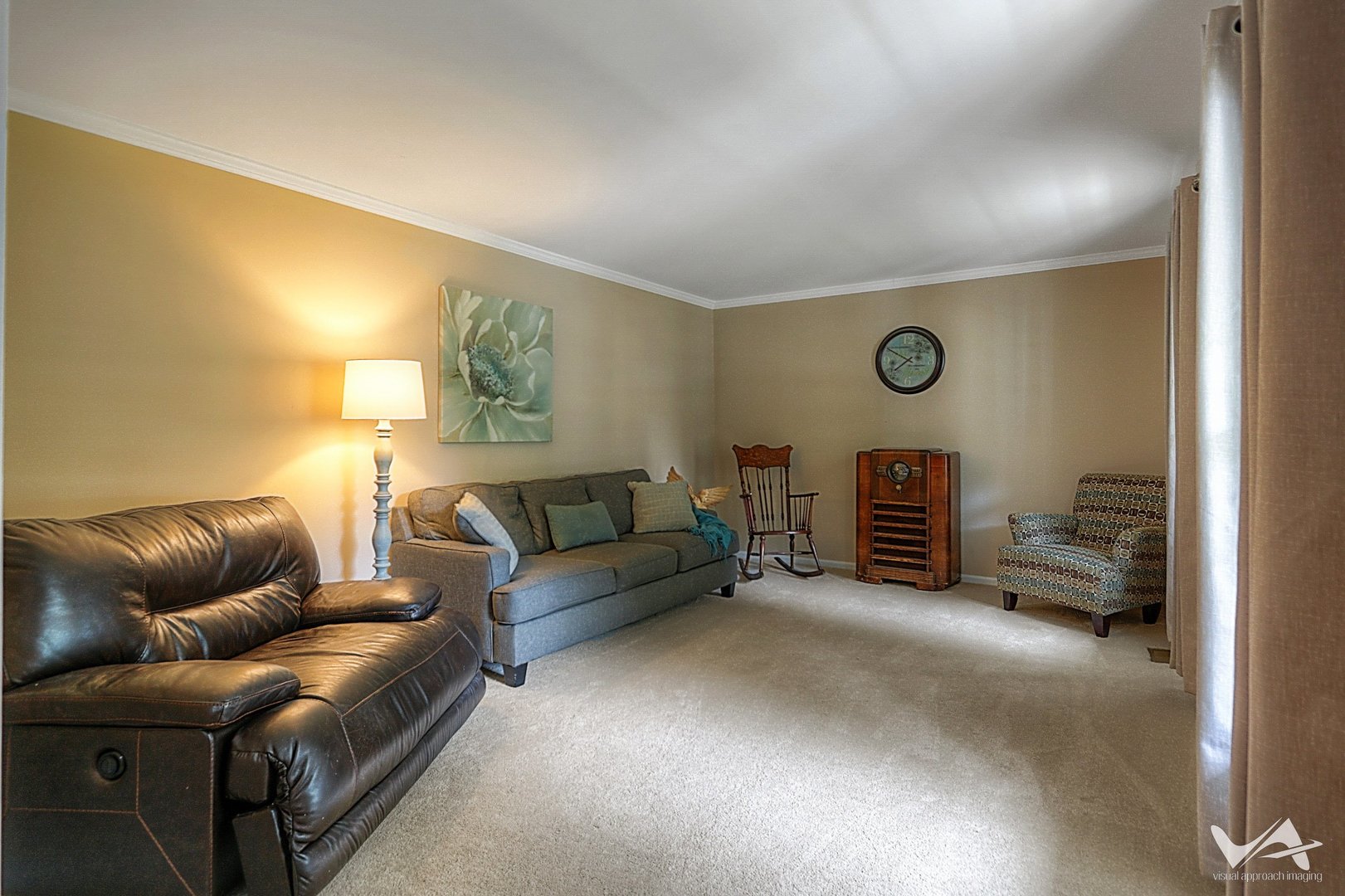 809 Arrowhead Lane St. Charles, IL 60174 - Photo 7 of 38 a living room with furniture and a couch