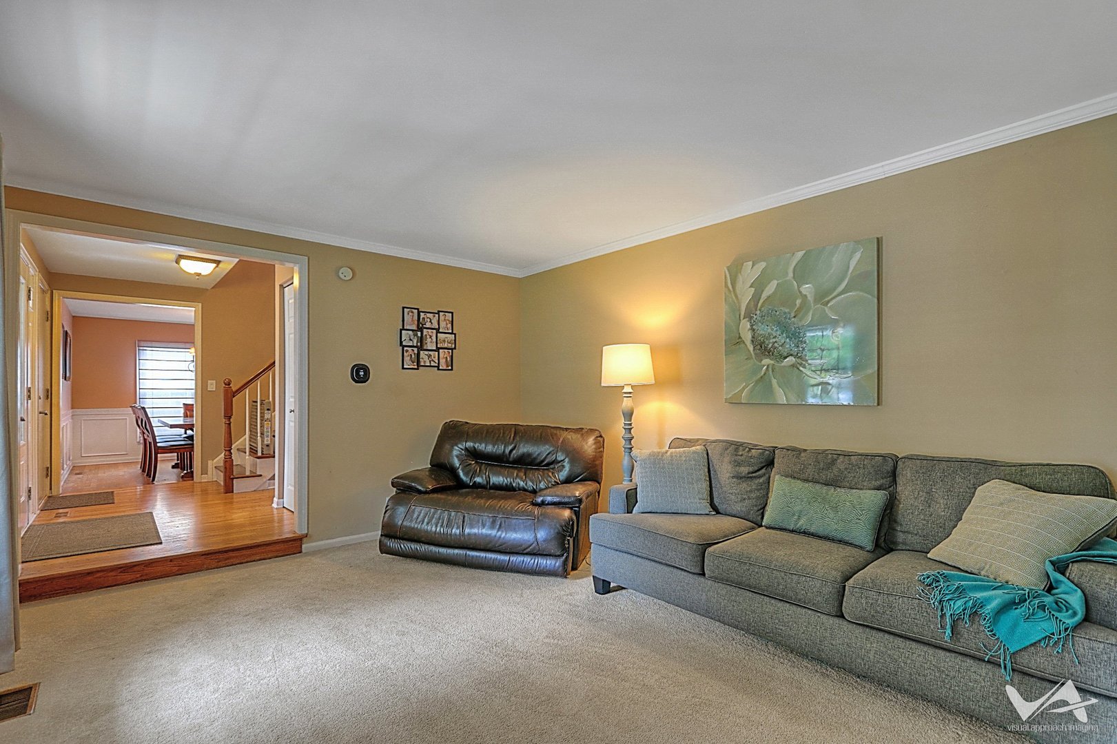 809 Arrowhead Lane St. Charles, IL 60174 - Photo 8 of 38 a living room with furniture and a potted plant