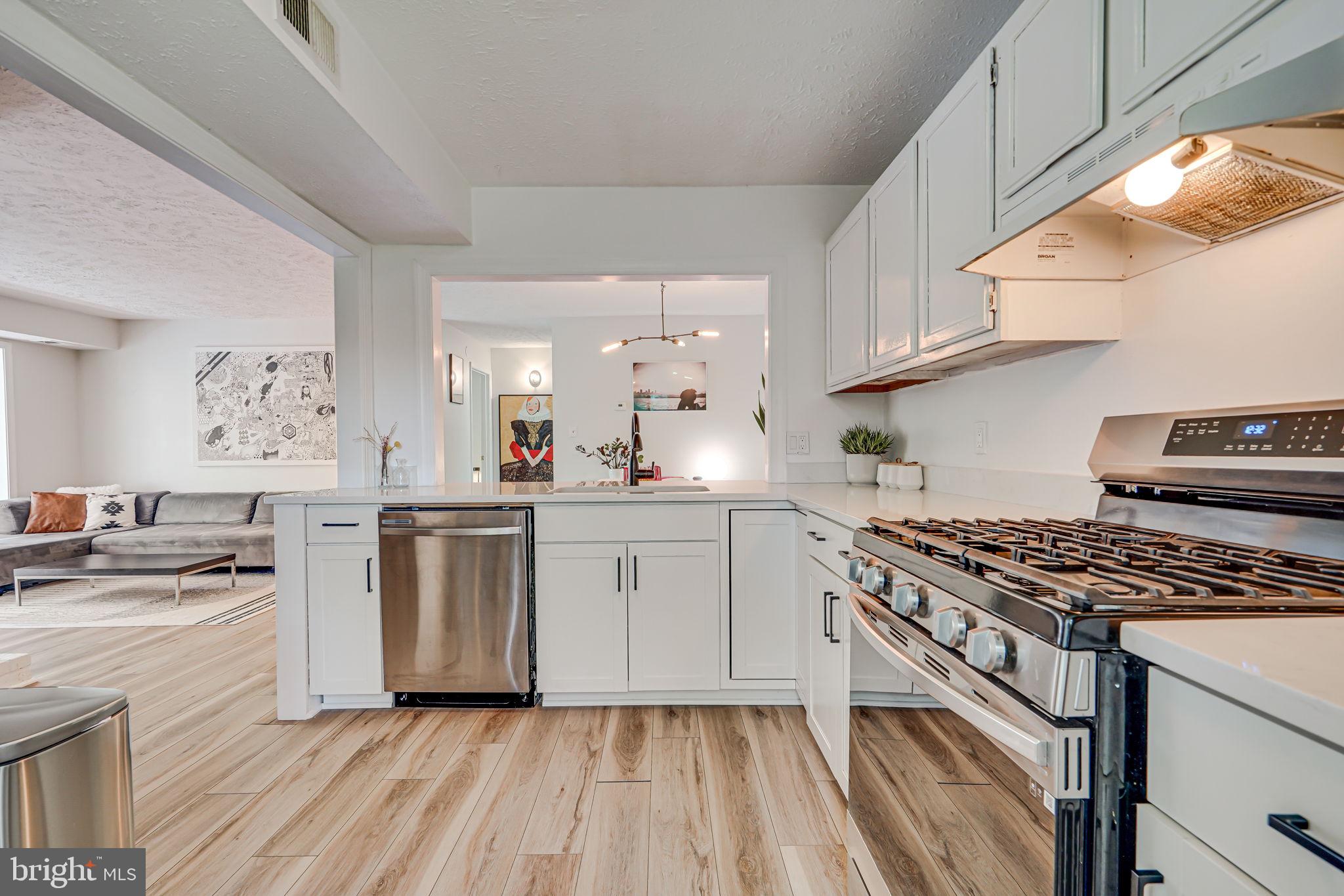 2237 Hunter's Run Drive, Unit 2237 Reston, VA 20191 - Photo 3 of 29