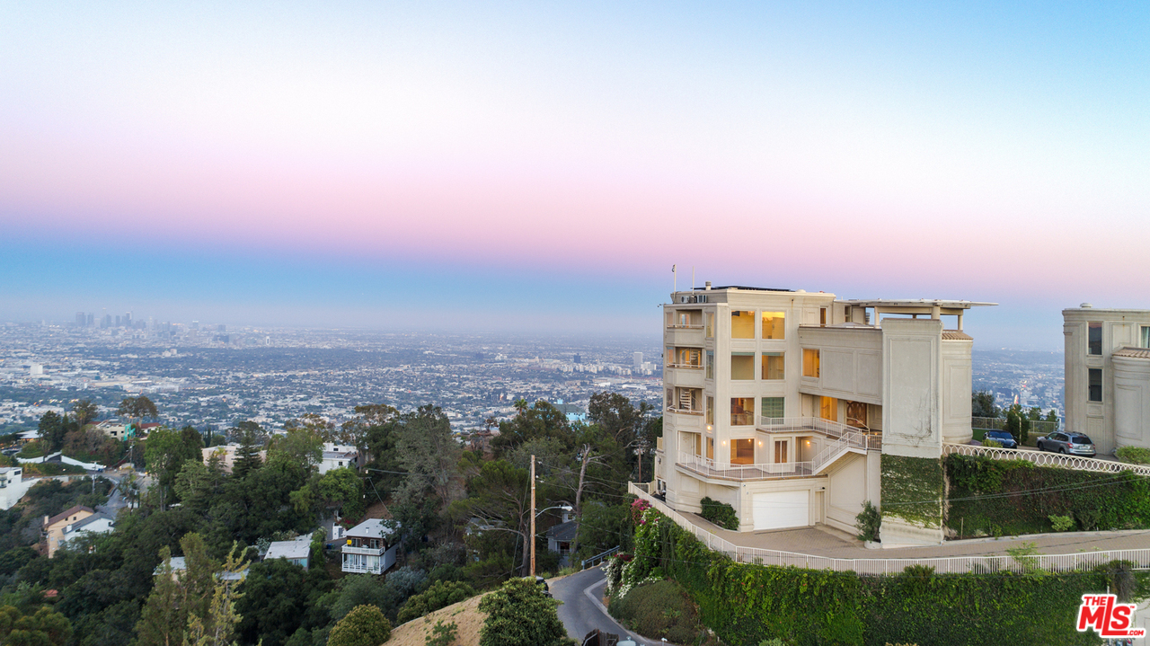 8570 Cole Crest Drive Los Angeles, CA 90046 - Photo 2 of 28