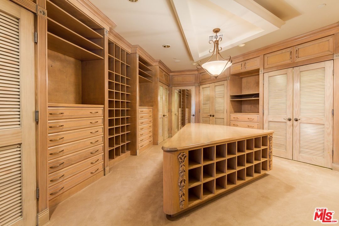 8570 Cole Crest Drive Los Angeles, CA 90046 - Photo 16 of 28 a view of room with windows