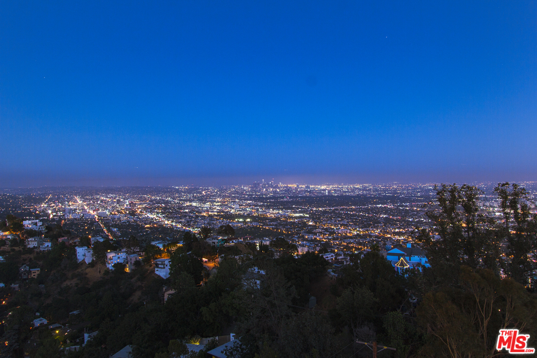 8570 Cole Crest Drive Los Angeles, CA 90046 - Photo 24 of 28 a view of city and mountain