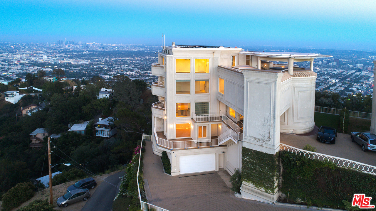 8570 Cole Crest Drive Los Angeles, CA 90046 - Photo 8 of 28