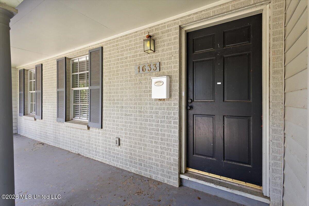 1633 Winchester Street Jackson, MS 39211 - Photo 4 of 27 04-HTP_0937