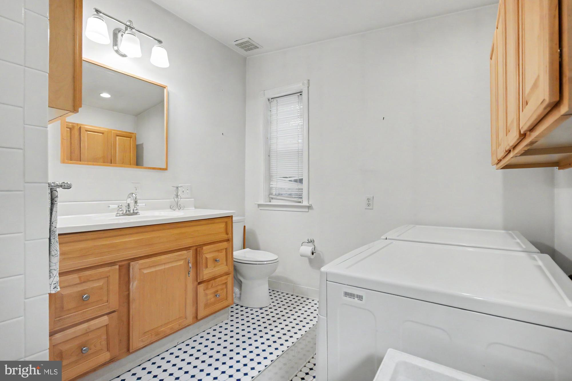 2048 Bank Street Baltimore, MD 21231 - Photo 21 of 41