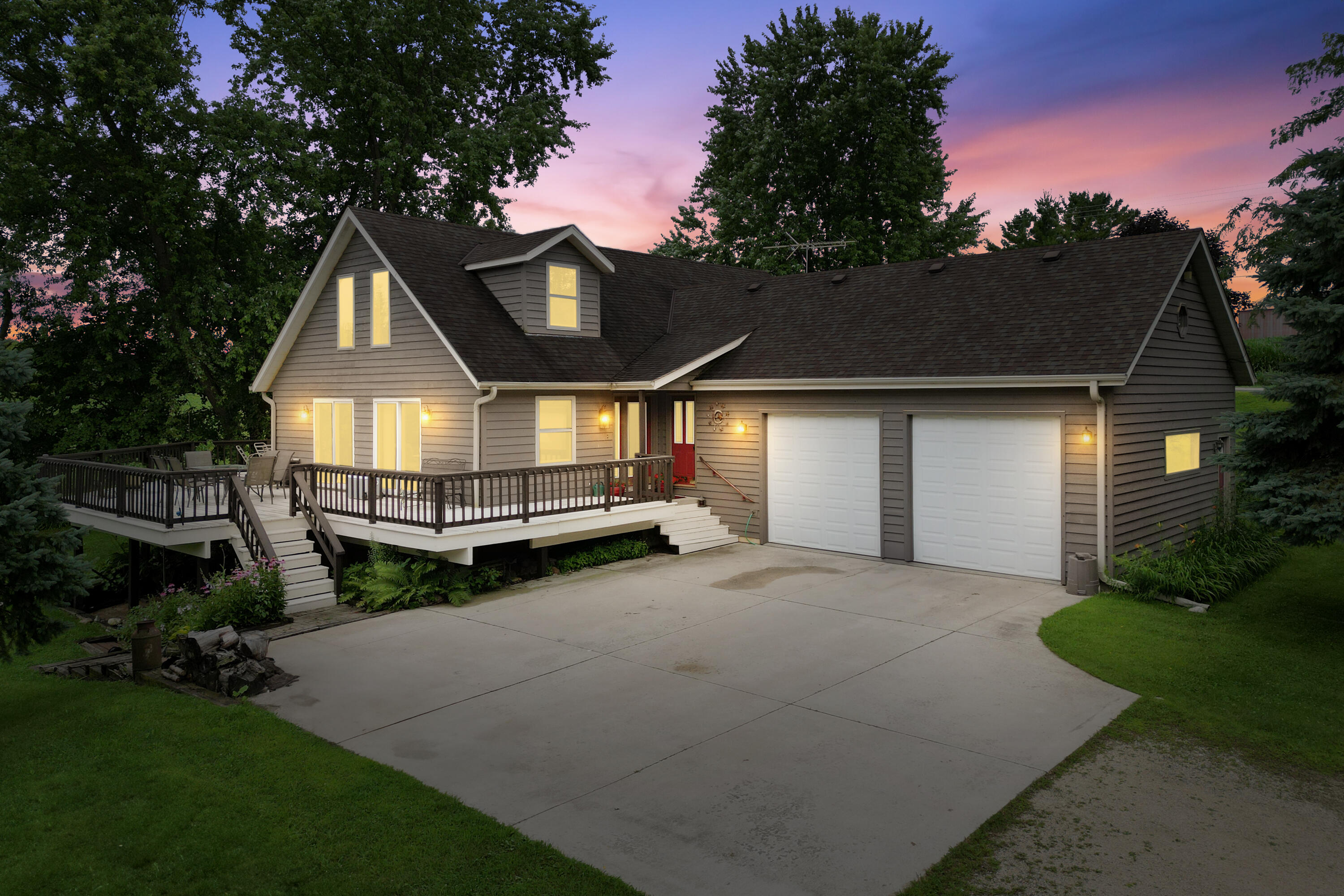 8230 County Highway West Wayne, WI 53040 - Photo 1 of 1 Driveway