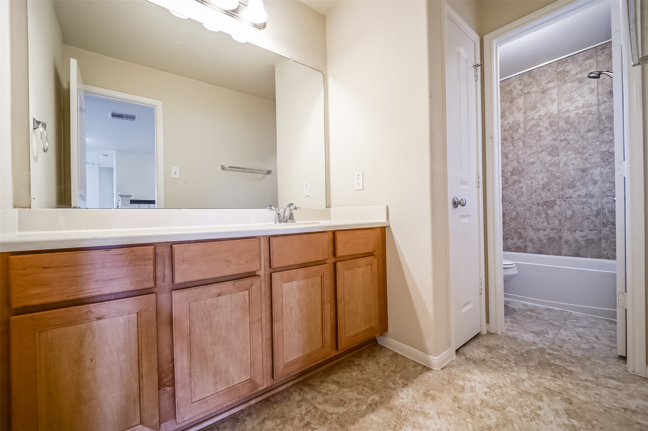 10003 Open Slope Court Humble, TX 77396 - Photo 12 of 25 Secondary full bath with lots of counter space and storage.