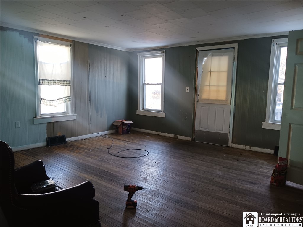 617 Spring Street Jamestown, NY 14701 - Photo 4 of 9 Livingroom