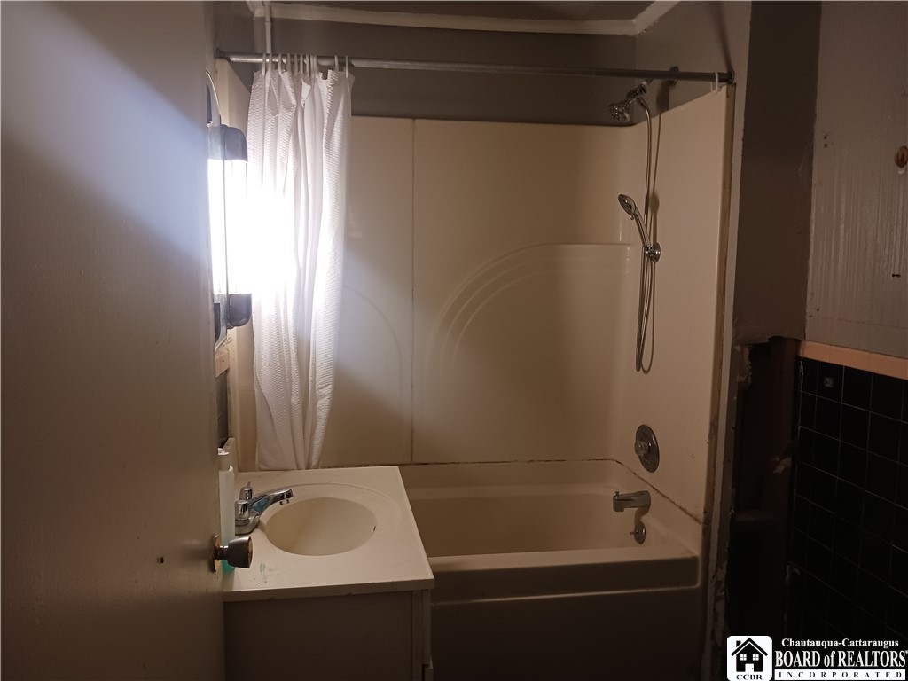 617 Spring Street Jamestown, NY 14701 - Photo 7 of 9 Full bath