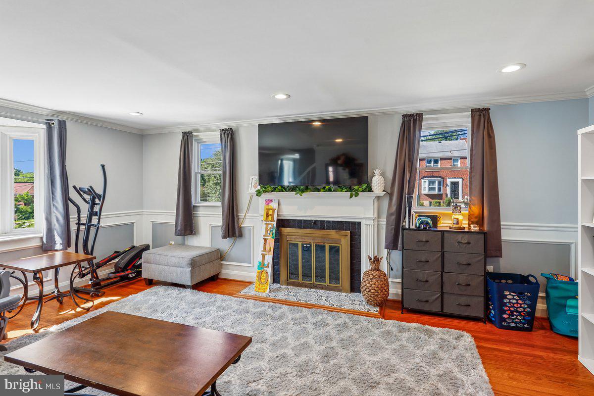 4818 Lindsay Road Baltimore, MD 21229 - Photo 3 of 29 Family Room