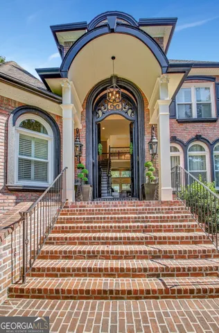 a view of entryway with a rug