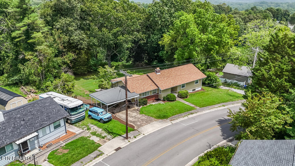 124 Kentucky Avenue Oak Ridge, TN 37830 - Photo 3 of 27 DJI_20240802141409_0003_D