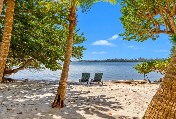 $45,000,000 | 6 Riverview Road, Jupiter Island, FL 33455