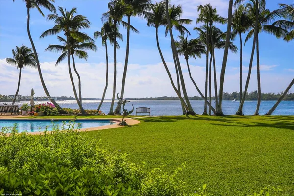 $45,000,000 | 6 Riverview Road, Jupiter Island, FL 33455