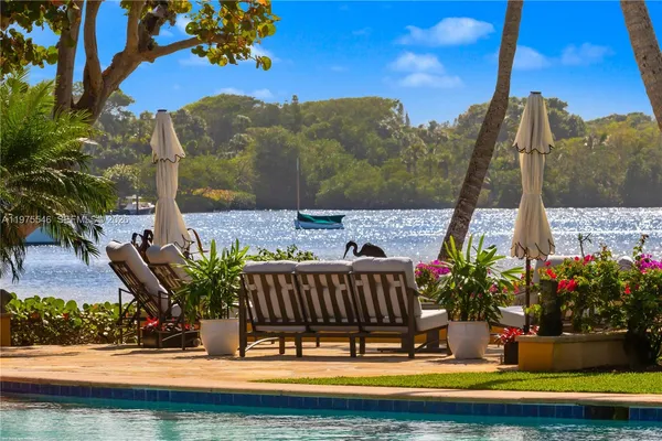 $45,000,000 | 6 Riverview Road, Jupiter Island, FL 33455