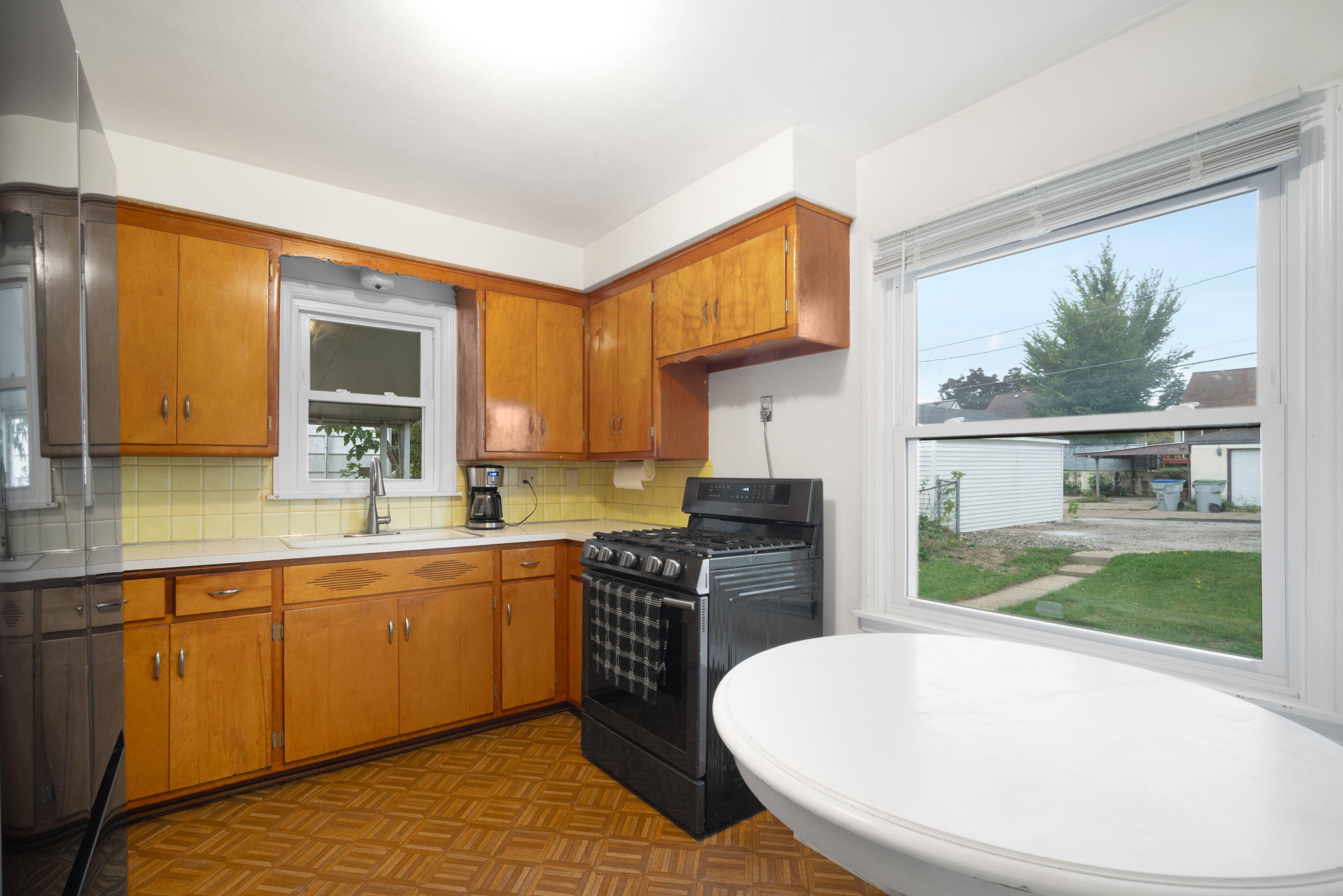 8123 West Townsend Street Milwaukee, WI 53222 - Photo 6 of 19 Kitchen