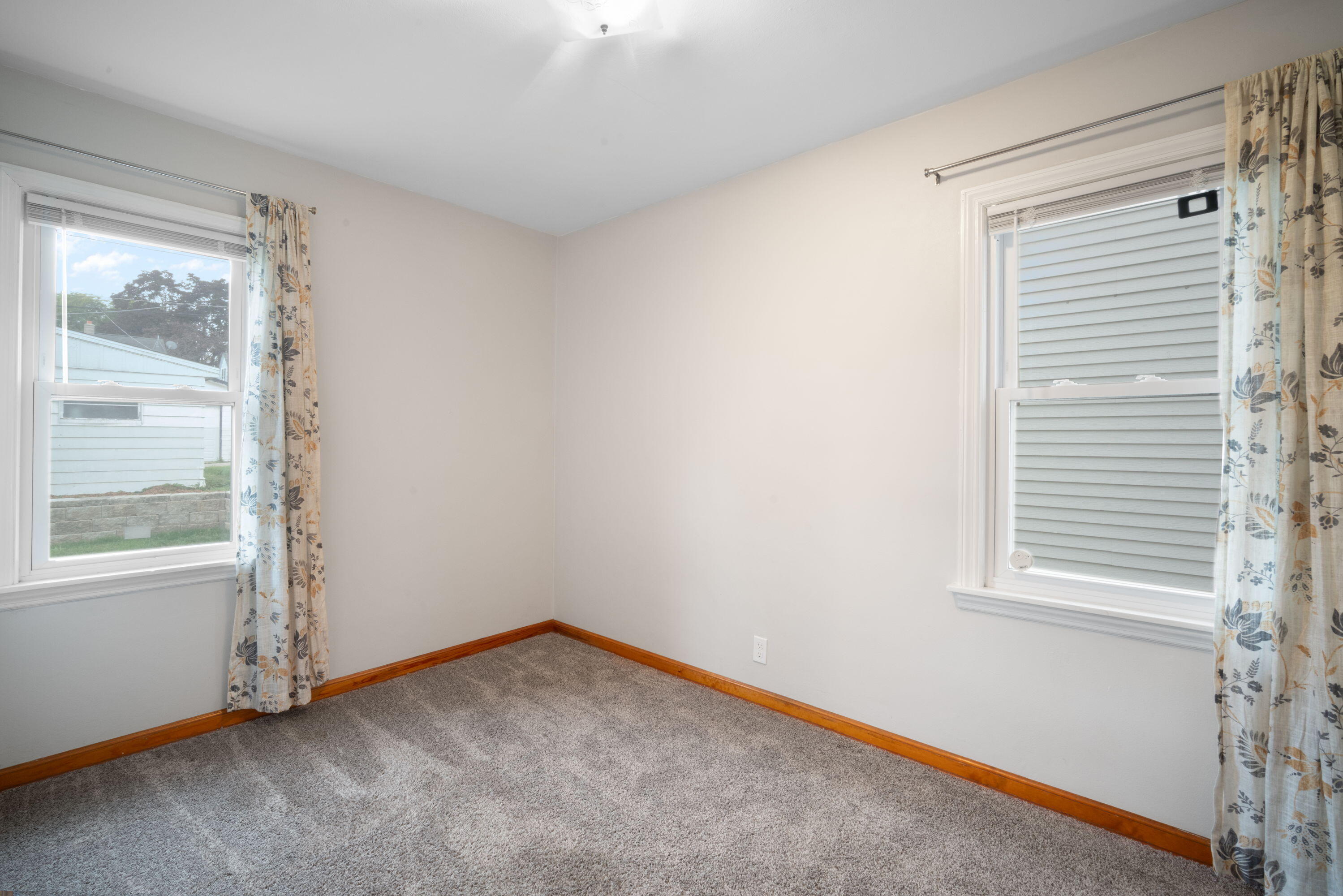 8123 West Townsend Street Milwaukee, WI 53222 - Photo 8 of 19 Bedroom 2