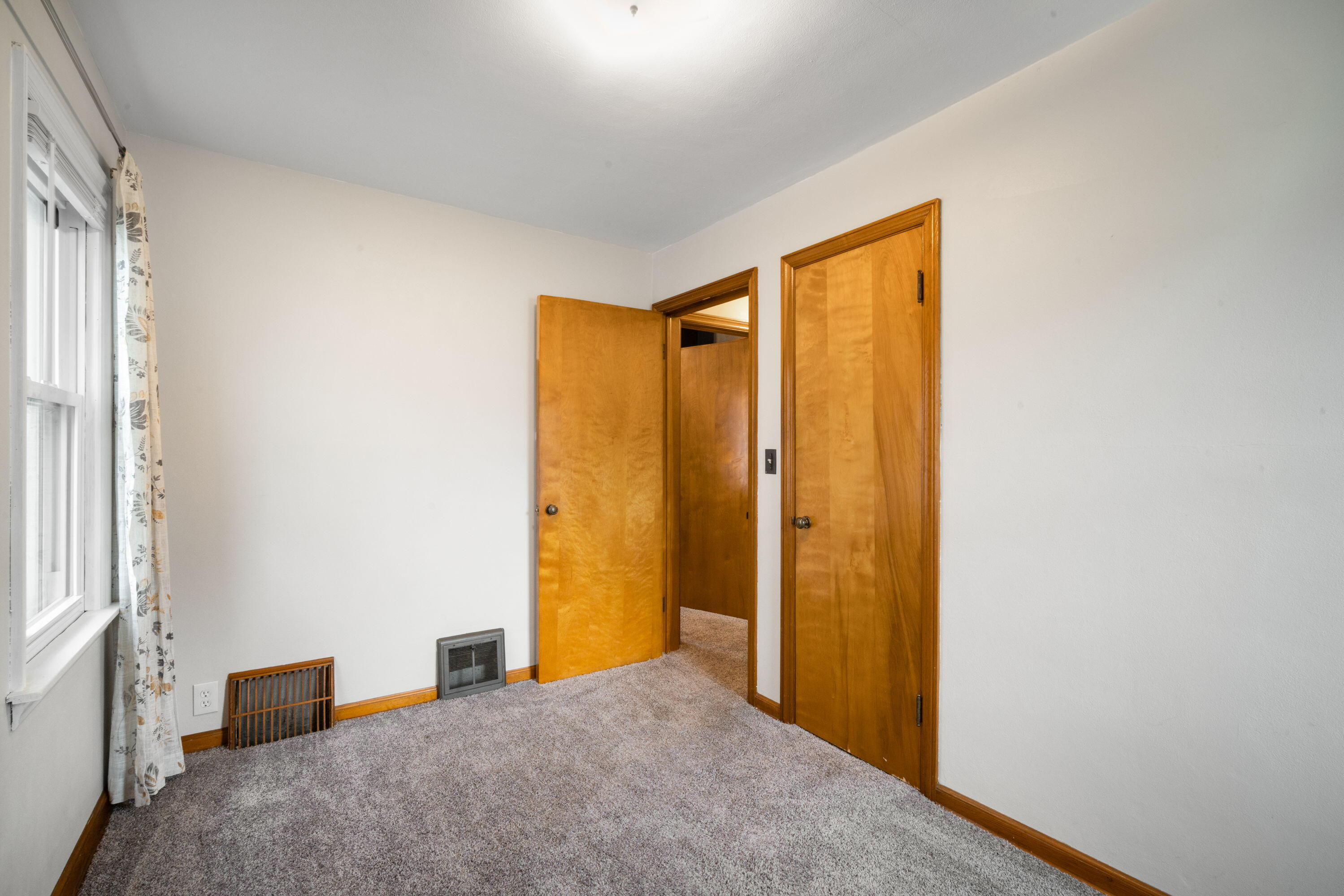 8123 West Townsend Street Milwaukee, WI 53222 - Photo 9 of 19 Bedroom 2