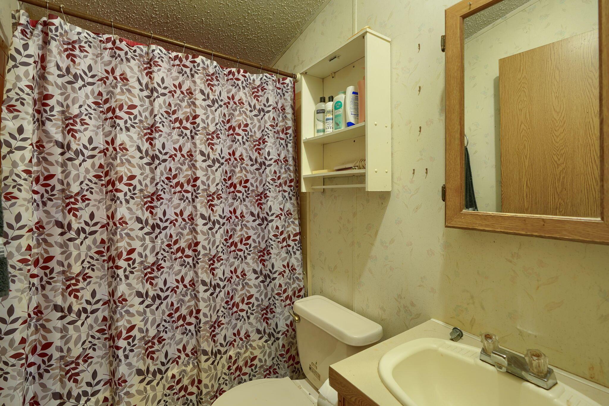 109 Bunker Hill Road Wellston, OH 45692 - Photo 36 of 42 35. Second Bath
