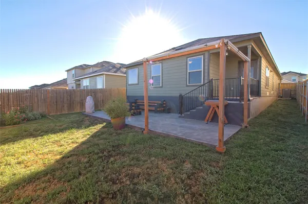 $1,600 | 505 Greatest Gift Way, Jarrell, TX 76537