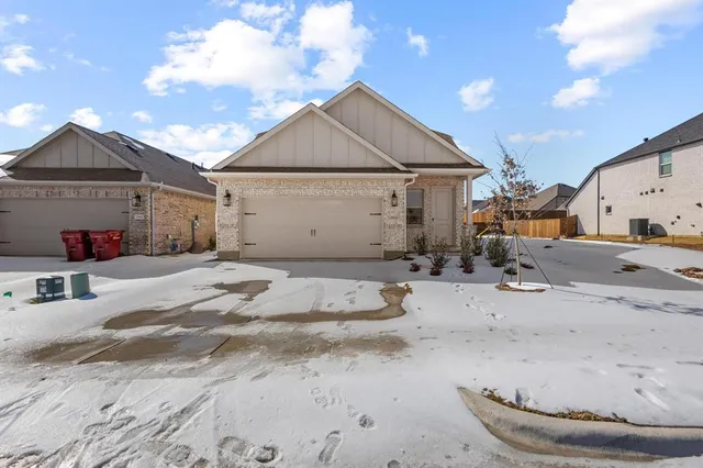 $2,490 | 3504 Clover Leaf Lane, Sherman, TX 75092