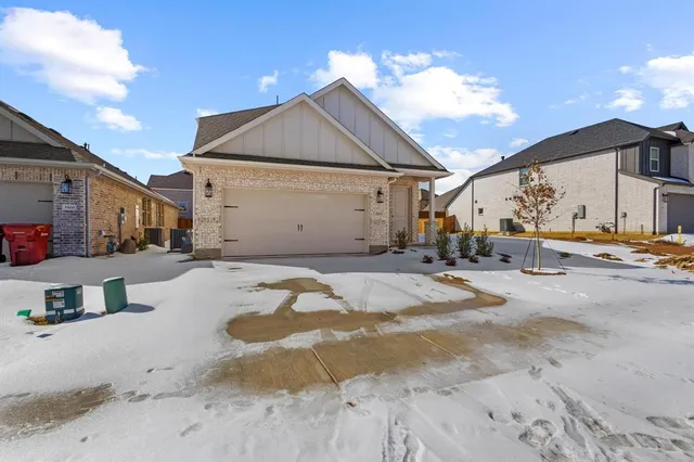 $2,490 | 3504 Clover Leaf Lane, Sherman, TX 75092