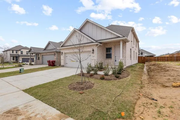 $2,350 | 3504 Clover Leaf Lane, Sherman, TX 75092